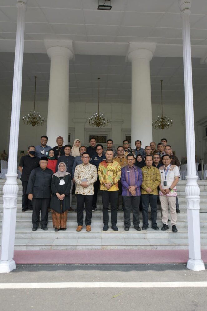 
					Jawa Barat Hibahkan Sistem Merit Kepegawaian kepada Pemkab Sijunjung
