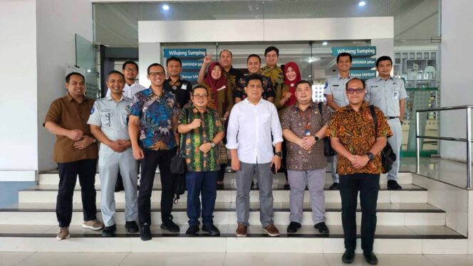 
					Rapat Koordinasi dengan DAOP 2 dan Kepala Stasiun  Terkait tindak lanjut FKLLAJ dan Optimalisasi IWKA di Kantor Cabang Utama Jawa Barat