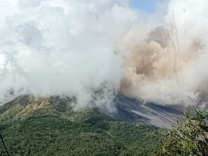 
					Gunungapi Karangetang Erupsi, 77 Jiwa Dievakuasi Ke Museum Siau Timur