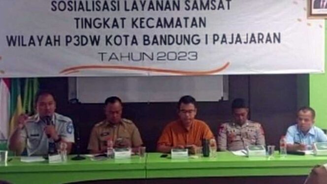 
					Sosialisasi Mengenai Layanan Samsat dan Implementasi Pasal 74 Undang-undang No.22 tahun 2009 Tim Pembina Samsat Kota Bandung I Pajajaran