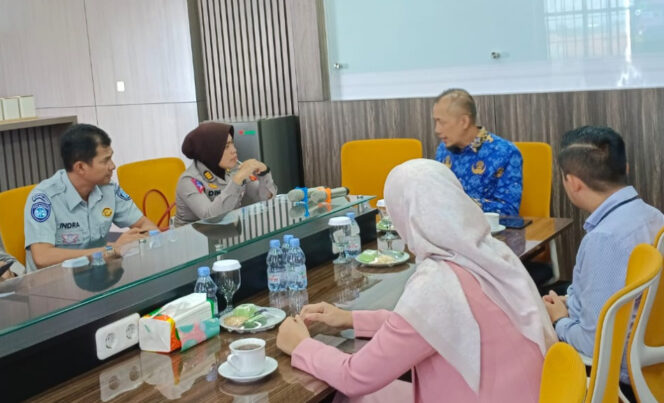 
					Tingkatkan Kesadaran Dalam Berlalu Lintas, Jasa Raharja Sukabumi Lakukan Giat PPKL di SMA Negeri 4 Kota Sukabumi