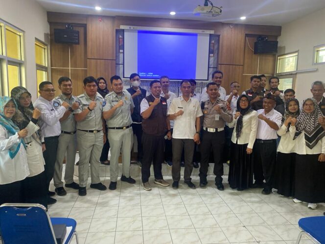 
					Tim Pembina Samsat Kabupaten Sukabumi I Cibadak Gelar Sosialisasi Pemutihan dan Edukasi Pajak Daerah di Kecamatan Cibadak