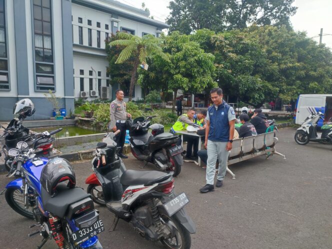 
					Samsat Kota Cimahi Berkolaborasi dengan Polres Cimahi dalam Operasi Knalpot Brong untuk Mencegah Kecelakaan Lalu-Lintas
