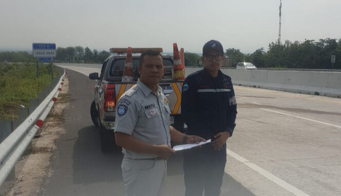 
					Jasa Raharja Jawa Barat Ambil Langkah Proaktif Santuni Ahli Waris Kecelakaan di Tol Cisumdawu KM 206, Kabupaten Sumedang