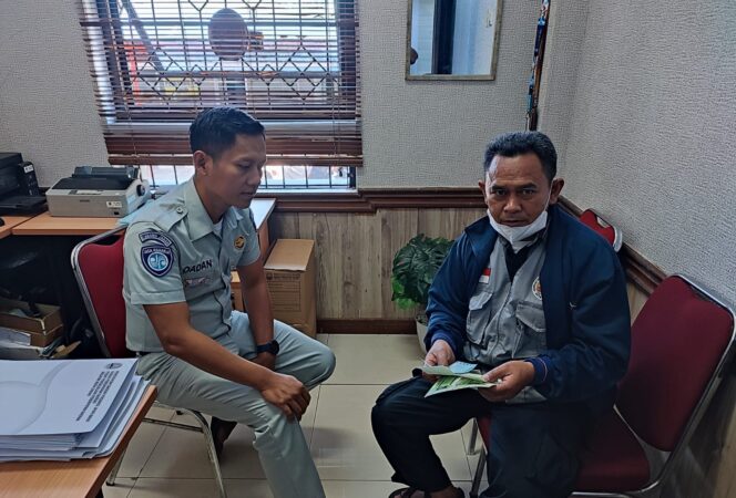 
					Koordinasi Petugas Jasa Raharja Cimahi dan Koperasi Serba Usaha Tunas Mandiri Guna Meningkatkan Kesadaran PKB dan Peningkatan Pendapatan SWDKLLJ serta Iuran Wajib Jasaraharja