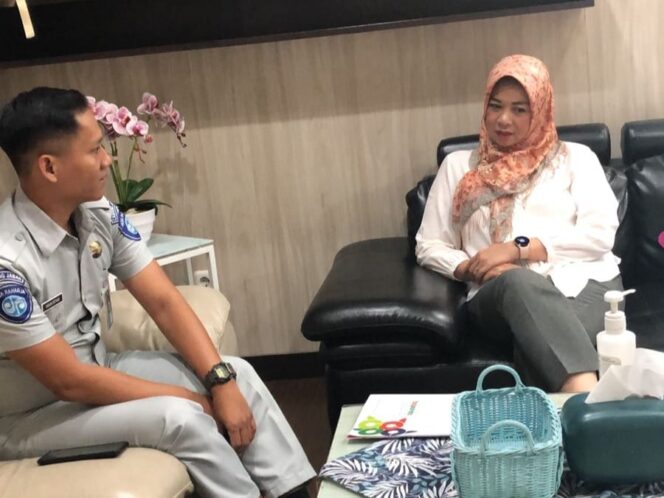 
					Jasa Raharja Raharja Jawa Barat Bersama Kapus P3D Samsat Kota Cimahi Berkolaborasi dalam Peningkatan PKB dan SWDKLLJ di Wilayah Kota Cimahi