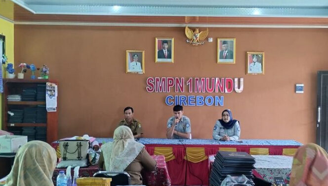 
					Jasa Raharja Perwakilan Cirebon Sampaikan Pesan Keselamatan Melalui PPKL SMPN 1 Mundu Kota Cirebon
