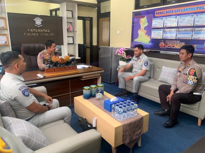 
					Perkuat Sinergi dan Koordinasi, Kepala Perwakilan Jasa Raharja Sukabumi Silaturahmi dengan Kasatlantas Polres Cianjur