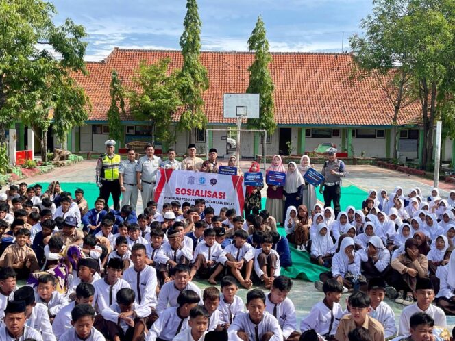 
					Jasa Raharja Bersama Unit Kamsel Polres Indramayu Melangsungkan Kegiatan Pengajar Peduli Keselamatan Lalu Lintas Dan Sosialisasi Keselamatan Lodaya 2024