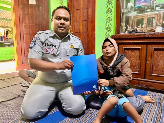 
					Lakukan Langkah Proaktif, Kurang dari 12 Jam Jasa Raharja Serahkan Santunan kepada Ahli Waris di Kecamatan Rancakalong Kabupaten Sumedang