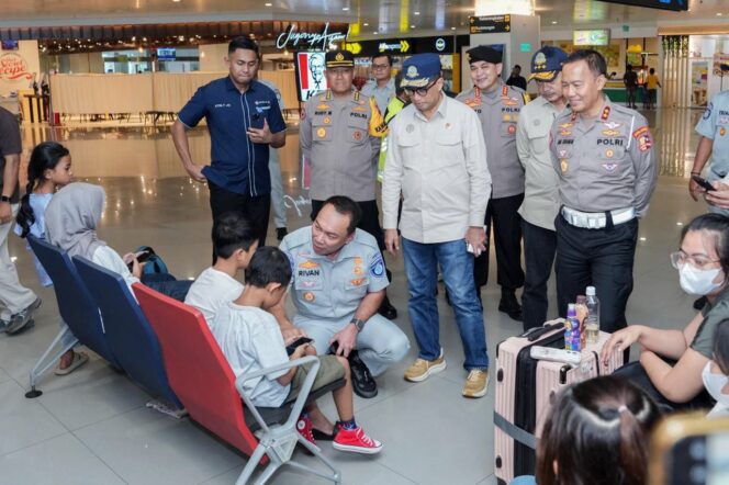 
					Gelar Rakor Persiapan Angkutan Lebaran 2024, Kemenhub, Jasa Raharja, Korlantas Polri, dan Instansi Terkait Matangkan Sejumlah Persiapan Pengamanan Arus Mudik