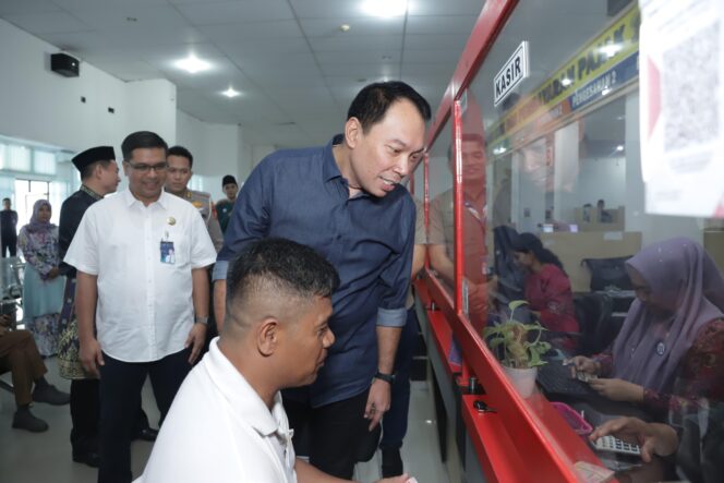 
					Gelar Safari Ramadhan, Rivan A. Purwantono Ungkapkan Standar Pelayanan Samsat Sudah Bertransformasi, Cepat dan Nyaman