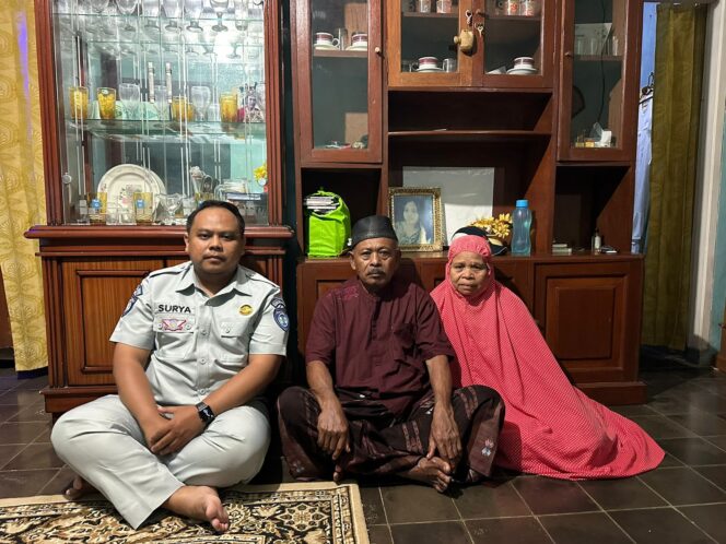 
					Jasa Raharja Jawa Barat Gerak Cepat Santuni Ahli Waris Kecelakaan Tragis di Kecamatan Tanjungkerta Kabupaten Sumedang
