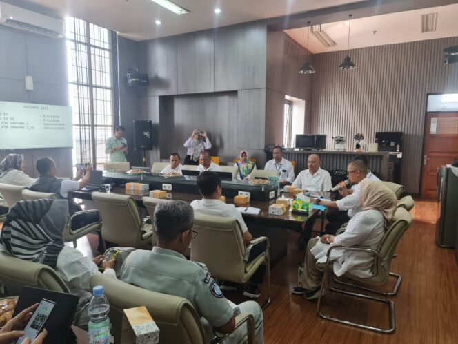 
					Jasa Raharja Lakukan Rekonsiliasi Data Kendaraan Bermotor Plat Merah di Samsat Kabupaten Bandung II Soreang