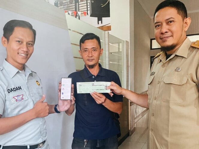 
					Jasa Raharja Sosialisasikan Aplikasi JRKU kepada Wajib Pajak yang Telah Melakukan Pembayaran Pajak Kendaraan Bermotor dan SWDKLLJ