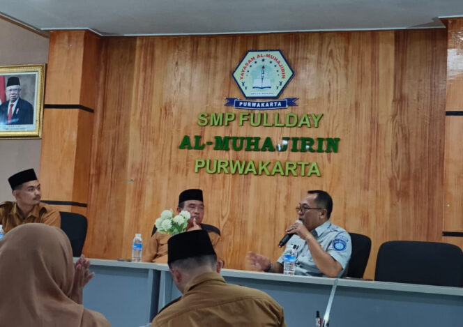
					Jasa Raharja Purwakarta dan SMP Fullday Al-Muhajirin Purwakarta melaksanakan kegiatan Pengajar Peduli Keselamatan Berlalu Lintas (PPKL)