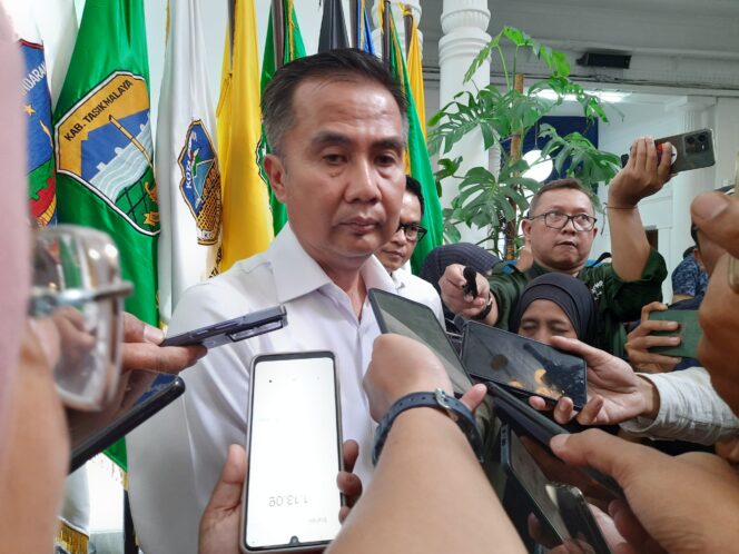 
					Bey Machmudin Upayakan Cari Solusi, Sikapi Tuntutan Warga Terdampak Ledakan Gudmurah