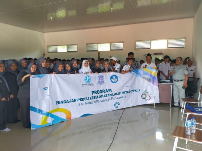 
					Jasa Raharja Purwakarta dan SMKN Darangdan Purwakarta melaksanakan kegiatan Pengajar Peduli Keselamatan Berlalu Lintas (PPKL)