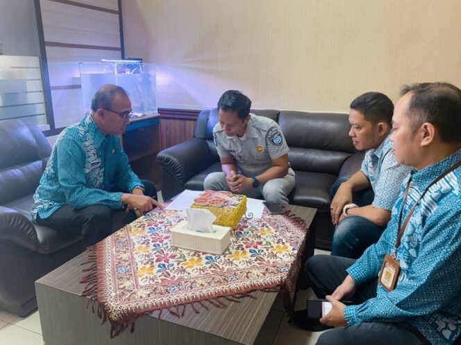 
					Jasa Raharja Turut dalam Rapat Tim Pembina Samsat Kota Cimahi dalam  Upaya Pemetaan Potensi Pendapatan Pajak Kendaraan dan SWDKLLJ Kendaraan Dinas / Plat Merah