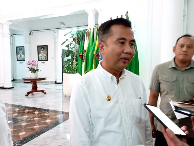 
					Bey Machmudin Minta KBB Tetapkan Tanggap Darurat Bencana Longsor