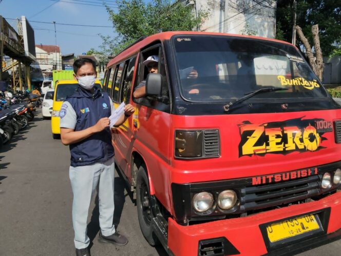 
					Operasi Gabungan Bulan Sadar Pajak oleh Tim Samsat Cimahi di Alun-Alun Kota Cimahi: Terjaring Lebih dari 250 Kendaraan