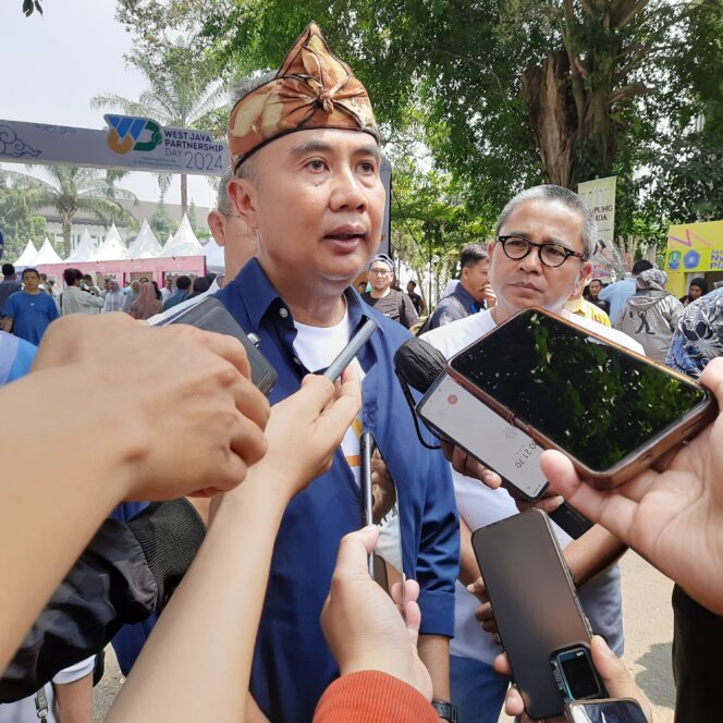 
					Bey Machmudin Apresiasi Masyarakat yang Gunakan Transportasi Massal