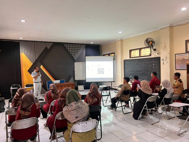 
					Sinergi Jasa Raharja Bersama Satlantas Polresta Bandung Laksanakan Program PPKL di SMK Farmas Bhakti Kencana Kabupaten Bandung