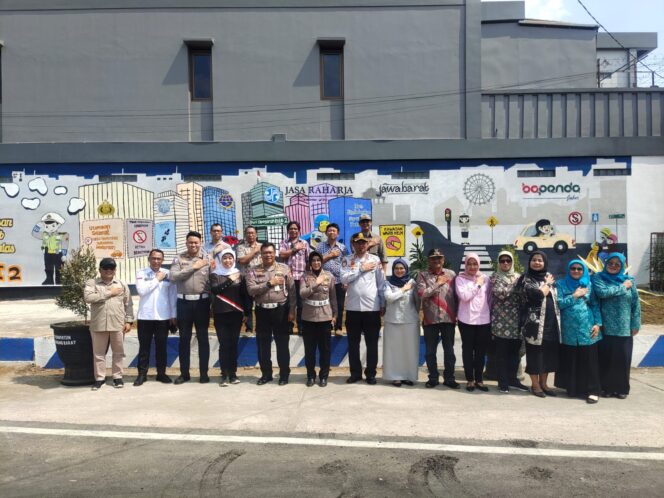 
					Jasa Raharja Turut Serta Dalam Penilaian Kampung Tertib Lalu Lintas di Wilayah Kecamatan Tanimulya Kabupaten Bandung Barat