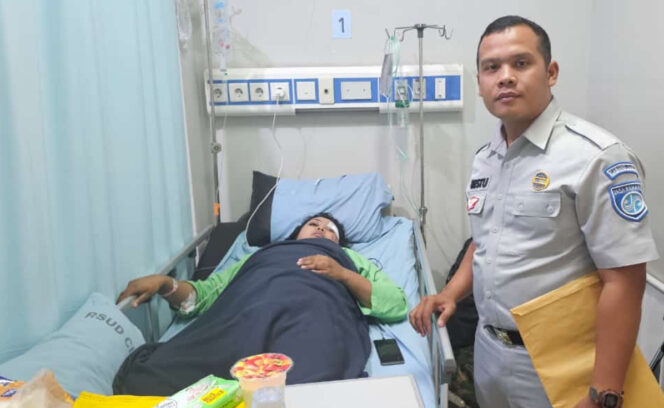 
					Petugas Jasa Raharja Samsat Cimahi Lakukan Kunjungan Pasien Laka Lantas ke RSUD CIBABAT Kota Cimahi