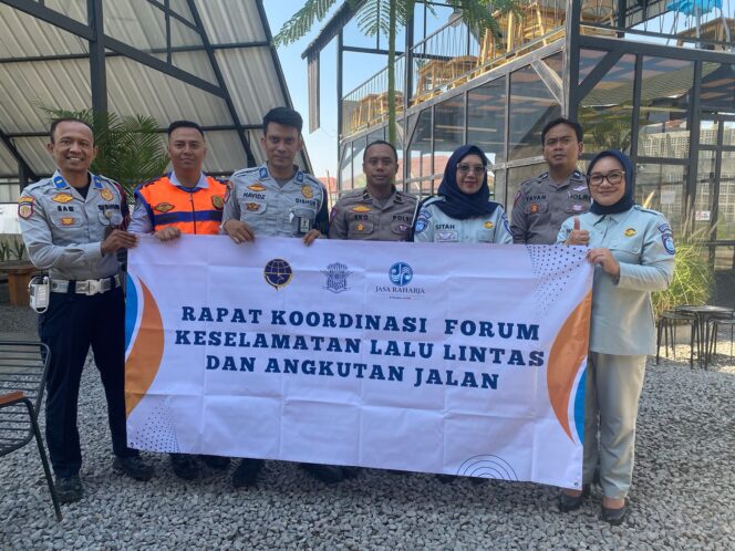 
					Forum Komunikasi Lalu Lintas Di Wilayah Rancaekek Kabupaten Bandung Adakan Upaya Untuk Menekan Angka Kecelakaan