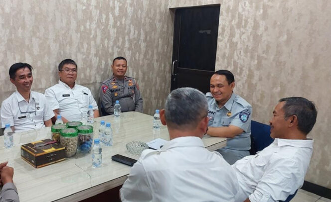 
					Jalin Sinergi Tim Samsat Induk Wilayah Kabupaten Indramayu Lakukan Pembahasan Rencana Kerja Akhir Triwulan III 2024 Guna Tingkatkan Potensi Pendapatan