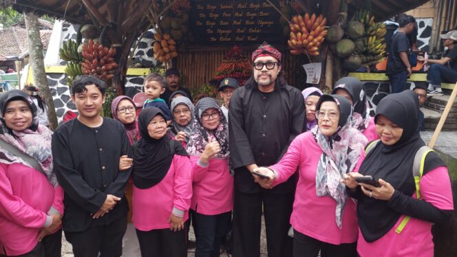 
					Ono Surono Hadiri Syukuran Kampung Adat Cirendeu