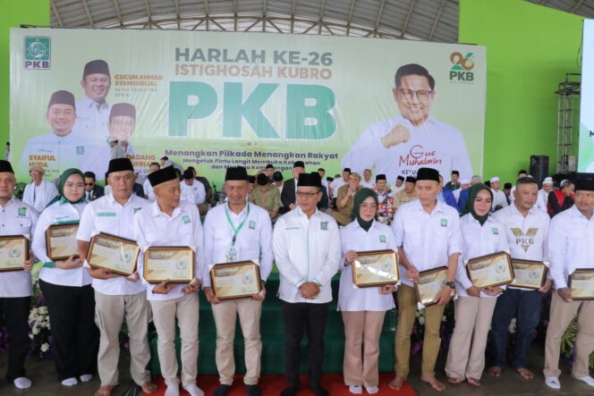 
					Harlah PKB ke-26, Kang DS Resmi Perkenalkan Ali Syakieb Sebagai Pendampingnya di Pilbup Bandung