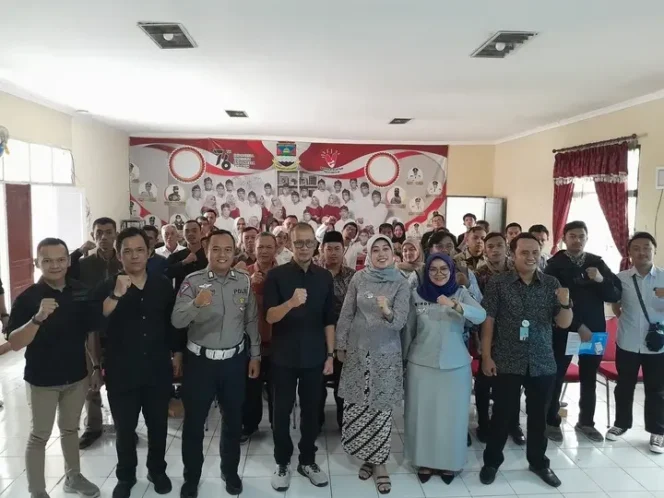 
					Jasa Raharja Bersama Tim Pembina Samsat Kabupaten Bandung Barat Melaksanakan Kegiatan Sosialisasi Program Pemutihan