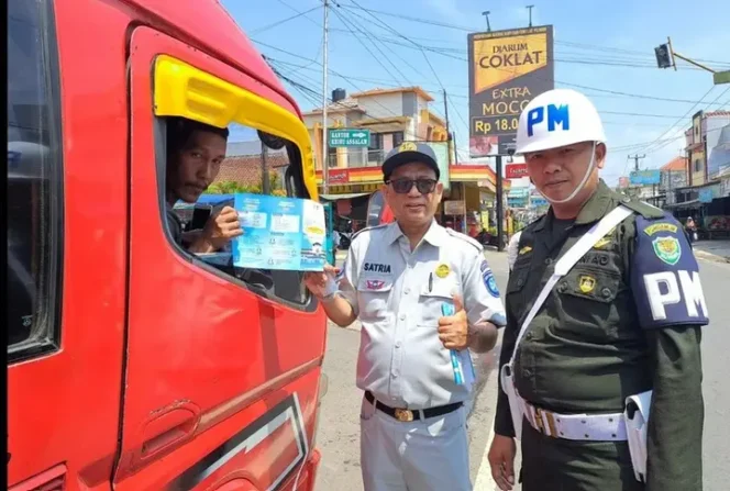 
					Jasa Raharja Bersama Subdenpom III/2-2 Tasikmalaya Melaksanakan Kegiatan Opsgab dan Sosialisasi Bebas Denda PKB & SWDKLLJ