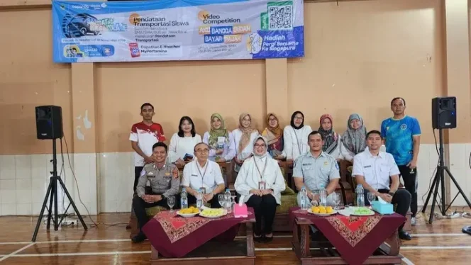 
					Tim Pembina Samsat Kota Cimahi dan Jasa Rahrja Kembali Melaksanakan Program Samsat Masuk Sekolah SMA Negeri 06 Kota Cimahi
