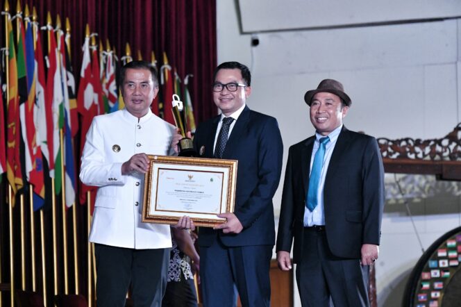 Bey Machmudin Soroti Hambur Penghargaan di Anugerah Keterbukaan Informasi Publik 2024