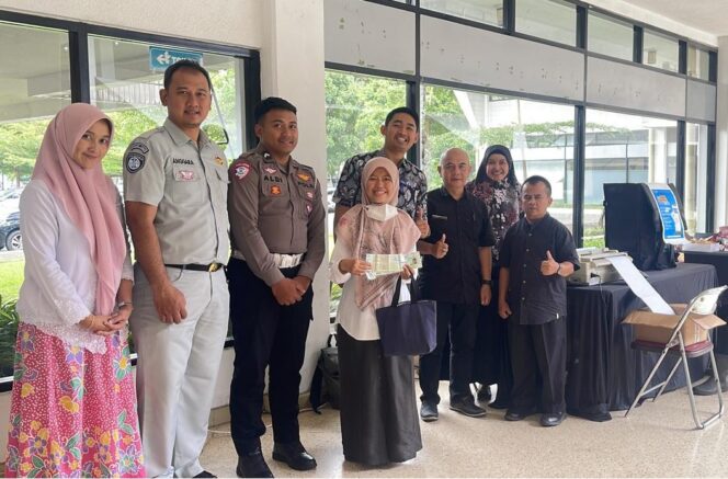 
					Jasa Raharja Bersama Samsat Kota Bandung I Padjajaran Berikan Pelayanan Perpanjangan Pajak di PT Dirgantara Indonesia