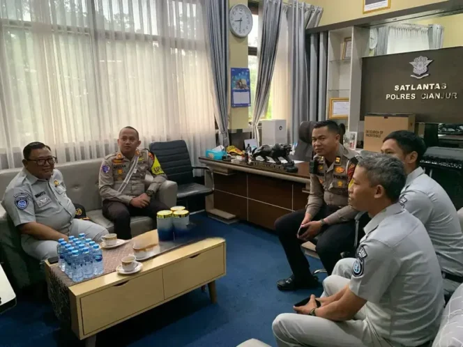 
					Sinergi Jasa Raharja dan Satlantas Polres Cianjur untuk Meningkatkan Keselamatan Lalu Lintas