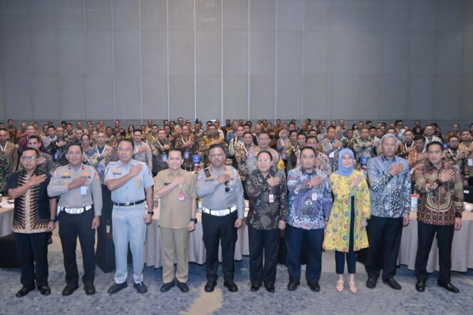 
					Rakor Pembina Samsat Tingkat Nasional 2025 Dorong Transformasi dan Sinergi Stakeholder untuk Pelayanan Publik yang Lebih Modern dan Adaptif