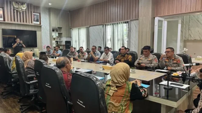 
					Jasa Raharja Lakukan Pendataan Kendaraan Bermotor di Kantor Samsat Kawaluyaan Kota Bandung