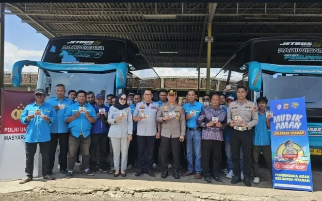 
					Jasa Raharja Kanwil Jawa Barat Bersama Mitra Kerja Terkait Laksanakan Rampchek dan Pemeriksaan Kru Angkutan Umum Sebagai Upaya Preventif Kecelakaan