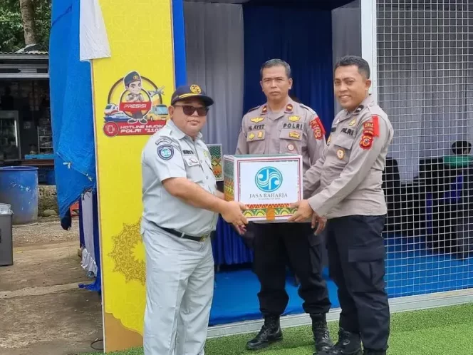 
					Pemantauan Arus Lalu Lintas di Exit Tol Bocimi II Parungkuda pada H+3 Lebaran Idul Fitri 2025