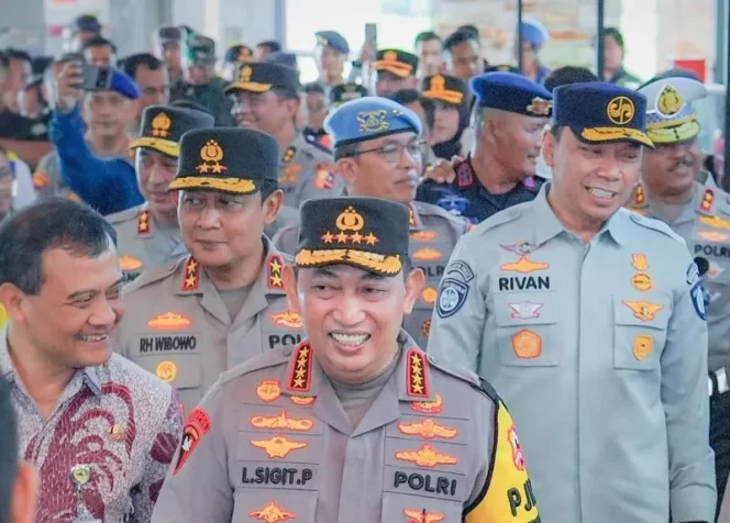 
					Direktur Utama PT Jasa Raharja Dampingi Kapolri Meninjau Rest Area KM 456A dan Stasiun Tawang, Pastikan Arus Balik Aman dan Berkeselamatan