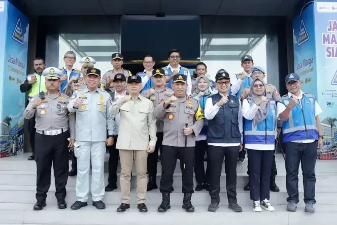 
					Kapolri Apresiasi Komitmen PT Jasa Raharja dan Seluruh Stakeholders terkait atas Sinergi dan Kolaborasi dalam Wujudkan Arus Mudik dan Balik Idulfitri 2025 yang Lancar dan Berkeselamatan