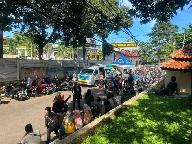 
					Antusiasme Wajib Pajak di Hari Pertama Setelah Libur Lebaran Tahun 2025 di Beberapa Samsat Wilayah Kerja Jasa Raharja Cabang Sukabumi