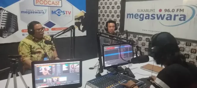 
					Kepala Cabang Jasa Raharja Sukabumi Bersama Kepala P3DW Kota Sukabumi Hadiri Talkshow di Radio Mega Swara