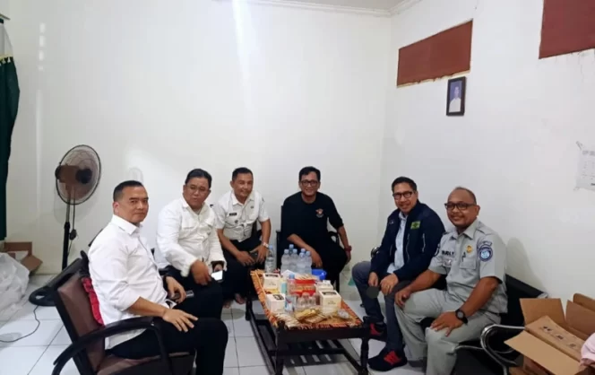 
					Optimalkan Layanan, Jasa Raharja Bersama Tim Samsat Majalengka Hadirkan Layanan Samsat Keliling di Desa Panjalin Kidul Kec Sumberjaya Kab Majalengka