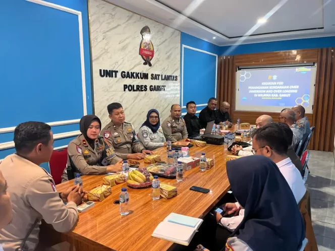 
					Jasa Raharja Hadiri Rapat FKLL Membahas Penanganan Kendaraan Over Load  Over Dimensi di Kabupaten Garut