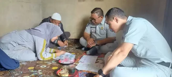 
					Jasa Raharja Cabang Sukabumi Laksanakan Jemput Bola Ke Rumah Ahli Waris Korban Kecelakaan Di Desa Cikahuripan, Kecamatan Gegbrong, Cianjur